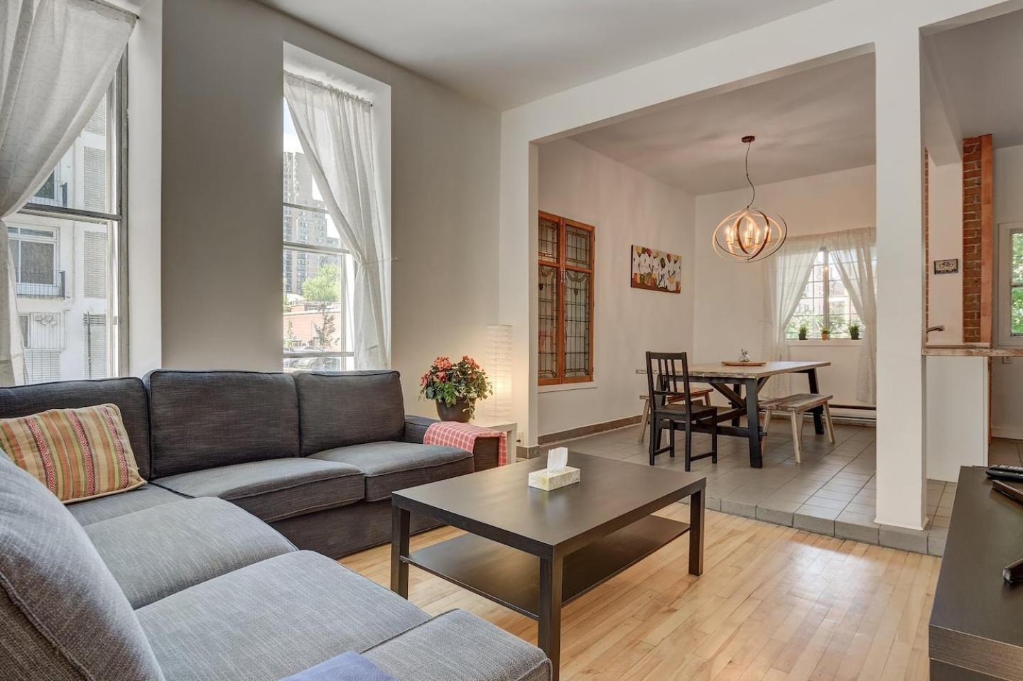 מונטריאול Perfect For Groups Big Livingroom 2 Backyard 3Br מראה חיצוני תמונה