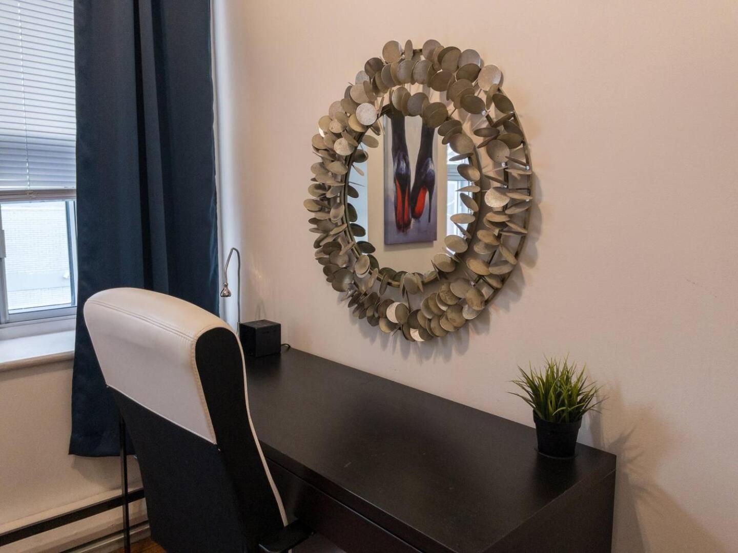 מונטריאול Perfect For Groups Big Livingroom 2 Backyard 3Br מראה חיצוני תמונה