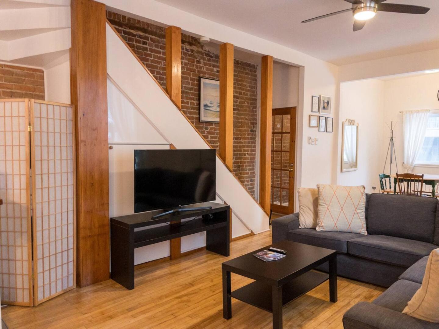 מונטריאול Perfect For Groups Big Livingroom 2 Backyard 3Br מראה חיצוני תמונה