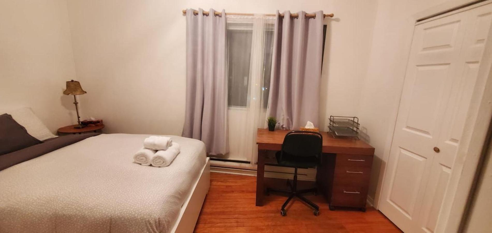 מונטריאול Perfect For Groups Big Livingroom 2 Backyard 3Br מראה חיצוני תמונה